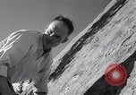 Standbild Bergsteiger Kanada, 1963, aus Sekunde 13 historischem Filmmaterial Videoclip 65675039202