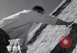 Standbild Bergsteiger Kanada, 1963, aus Sekunde 16 historischem Filmmaterial Videoclip 65675039202
