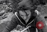 Standbild Bergsteiger Kanada, 1963, aus Sekunde 36 historischem Filmmaterial Videoclip 65675039202