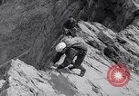Standbild Bergsteiger Kanada, 1963, aus Sekunde 43 historischem Filmmaterial Videoclip 65675039202