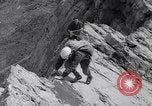 Standbild Bergsteiger Kanada, 1963, aus Sekunde 44 historischem Filmmaterial Videoclip 65675039202