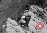 Standbild Bergsteiger Kanada, 1963, aus Sekunde 47 historischem Filmmaterial Videoclip 65675039202