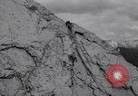 Standbild Bergsteiger Kanada, 1963, aus Sekunde 59 historischem Filmmaterial Videoclip 65675039202