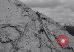 Standbild Bergsteiger Kanada, 1963, aus Sekunde 61 historischem Filmmaterial Videoclip 65675039202