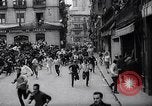 Standbild Tiertreibens Pamplona Spanien, 1963, aus Sekunde 8 historischem Filmmaterial Videoclip 65675039203