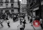 Standbild Tiertreibens Pamplona Spanien, 1963, aus Sekunde 9 historischem Filmmaterial Videoclip 65675039203