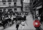 Standbild Tiertreibens Pamplona Spanien, 1963, aus Sekunde 10 historischem Filmmaterial Videoclip 65675039203