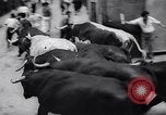 Standbild Tiertreibens Pamplona Spanien, 1963, aus Sekunde 13 historischem Filmmaterial Videoclip 65675039203