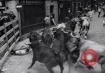 Standbild Tiertreibens Pamplona Spanien, 1963, aus Sekunde 14 historischem Filmmaterial Videoclip 65675039203