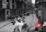 Standbild Tiertreibens Pamplona Spanien, 1963, aus Sekunde 17 historischem Filmmaterial Videoclip 65675039203