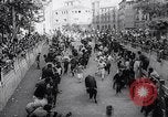 Standbild Tiertreibens Pamplona Spanien, 1963, aus Sekunde 20 historischem Filmmaterial Videoclip 65675039203