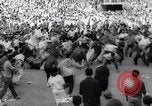 Standbild Tiertreibens Pamplona Spanien, 1963, aus Sekunde 41 historischem Filmmaterial Videoclip 65675039203