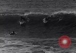 Standbild Surf-boarding baskische Küste Frankreich, 1963, aus Sekunde 6 historischem Filmmaterial Videoclip 65675039206