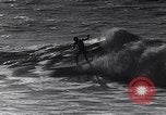 Standbild Surf-boarding baskische Küste Frankreich, 1963, aus Sekunde 19 historischem Filmmaterial Videoclip 65675039206