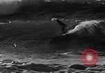 Standbild Surf-boarding baskische Küste Frankreich, 1963, aus Sekunde 48 historischem Filmmaterial Videoclip 65675039206