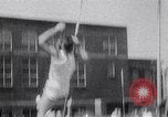 Standbild John Pennel pole Gewölbe nach Einstellung aufzeichnen Coral Gables Florida USA, 1963, aus Sekunde 12 historischem Filmmaterial Videoclip 65675039211