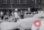 Standbild John Pennel pole Gewölbe nach Einstellung aufzeichnen Coral Gables Florida USA, 1963, aus Sekunde 16 historischem Filmmaterial Videoclip 65675039211