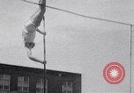Standbild John Pennel pole Gewölbe nach Einstellung aufzeichnen Coral Gables Florida USA, 1963, aus Sekunde 27 historischem Filmmaterial Videoclip 65675039211