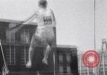 Standbild John Pennel pole Gewölbe nach Einstellung aufzeichnen Coral Gables Florida USA, 1963, aus Sekunde 29 historischem Filmmaterial Videoclip 65675039211
