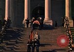 Standbild Sarg Lager Körper von John Kennedy Washington DC USA, 1963, aus Sekunde 6 historischem Filmmaterial Videoclip 65675039227