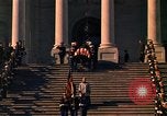 Standbild Sarg Lager Körper von John Kennedy Washington DC USA, 1963, aus Sekunde 7 historischem Filmmaterial Videoclip 65675039227