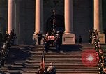 Standbild Sarg Lager Körper von John Kennedy Washington DC USA, 1963, aus Sekunde 11 historischem Filmmaterial Videoclip 65675039227