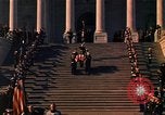 Standbild Sarg Lager Körper von John Kennedy Washington DC USA, 1963, aus Sekunde 25 historischem Filmmaterial Videoclip 65675039227