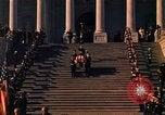Standbild Sarg Lager Körper von John Kennedy Washington DC USA, 1963, aus Sekunde 27 historischem Filmmaterial Videoclip 65675039227