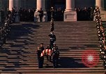 Standbild Sarg Lager Körper von John Kennedy Washington DC USA, 1963, aus Sekunde 30 historischem Filmmaterial Videoclip 65675039227