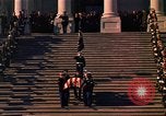 Standbild Sarg Lager Körper von John Kennedy Washington DC USA, 1963, aus Sekunde 32 historischem Filmmaterial Videoclip 65675039227