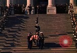Standbild Sarg Lager Körper von John Kennedy Washington DC USA, 1963, aus Sekunde 33 historischem Filmmaterial Videoclip 65675039227