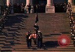 Standbild Sarg Lager Körper von John Kennedy Washington DC USA, 1963, aus Sekunde 34 historischem Filmmaterial Videoclip 65675039227