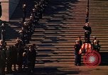 Standbild Sarg Lager Körper von John Kennedy Washington DC USA, 1963, aus Sekunde 43 historischem Filmmaterial Videoclip 65675039227