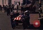 Standbild Sarg Lager Körper von John Kennedy Washington DC USA, 1963, aus Sekunde 52 historischem Filmmaterial Videoclip 65675039227