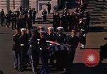 Standbild Sarg Lager Körper von John Kennedy Washington DC USA, 1963, aus Sekunde 55 historischem Filmmaterial Videoclip 65675039227