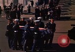 Standbild Sarg Lager Körper von John Kennedy Washington DC USA, 1963, aus Sekunde 56 historischem Filmmaterial Videoclip 65675039227