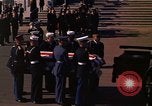 Standbild Sarg Lager Körper von John Kennedy Washington DC USA, 1963, aus Sekunde 60 historischem Filmmaterial Videoclip 65675039227