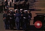 Standbild Sarg Lager Körper von John Kennedy Washington DC USA, 1963, aus Sekunde 61 historischem Filmmaterial Videoclip 65675039227