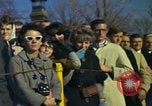 Standbild Zuschauer Washington DC USA, 1963, aus Sekunde 53 historischem Filmmaterial Videoclip 65675039228