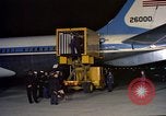 Standbild Jacqueline Kennedy Andrews Air Force Base Maryland USA, 1963, aus Sekunde 8 historischem Filmmaterial Videoclip 65675039232