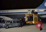 Standbild Jacqueline Kennedy Andrews Air Force Base Maryland USA, 1963, aus Sekunde 40 historischem Filmmaterial Videoclip 65675039232