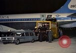 Standbild Jacqueline Kennedy Andrews Air Force Base Maryland USA, 1963, aus Sekunde 56 historischem Filmmaterial Videoclip 65675039232