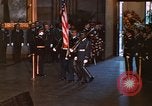 Immagine di Bandiera-drappeggiato scrigno di John Kennedy Washington DC USA, 1963, secondo 8 filmato di repertorio 65675039258
