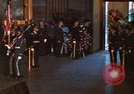 Immagine di Bandiera-drappeggiato scrigno di John Kennedy Washington DC USA, 1963, secondo 12 filmato di repertorio 65675039258