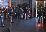 Immagine di Bandiera-drappeggiato scrigno di John Kennedy Washington DC USA, 1963, secondo 13 filmato di repertorio 65675039258