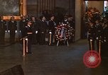 Immagine di Bandiera-drappeggiato scrigno di John Kennedy Washington DC USA, 1963, secondo 16 filmato di repertorio 65675039258