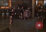 Immagine di Bandiera-drappeggiato scrigno di John Kennedy Washington DC USA, 1963, secondo 18 filmato di repertorio 65675039258