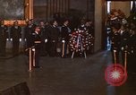 Immagine di Bandiera-drappeggiato scrigno di John Kennedy Washington DC USA, 1963, secondo 21 filmato di repertorio 65675039258