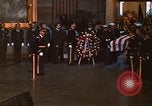 Immagine di Bandiera-drappeggiato scrigno di John Kennedy Washington DC USA, 1963, secondo 33 filmato di repertorio 65675039258
