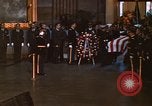 Immagine di Bandiera-drappeggiato scrigno di John Kennedy Washington DC USA, 1963, secondo 34 filmato di repertorio 65675039258